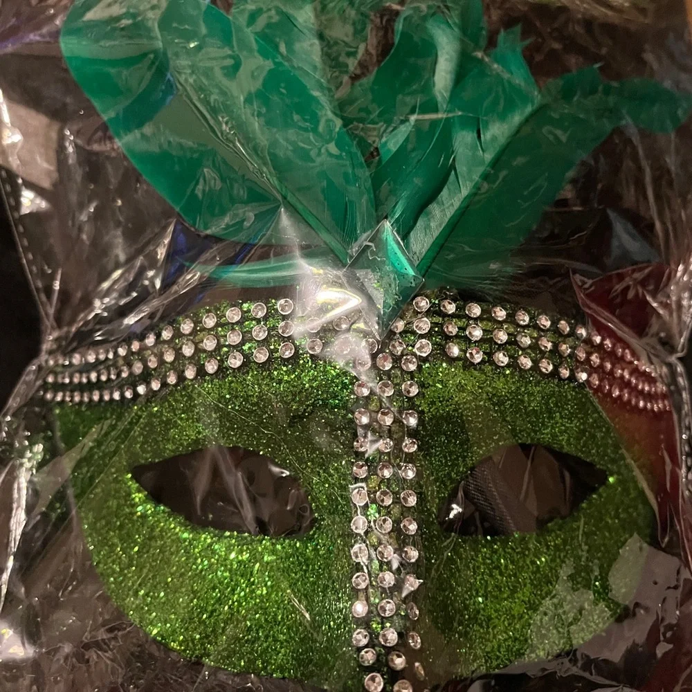Green Feathered Masquerade Mask